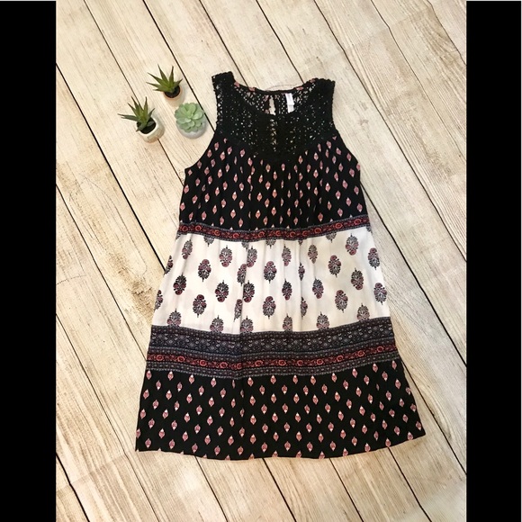 Xhilaration Dresses & Skirts - NWT Sleeveless black and ivory dress